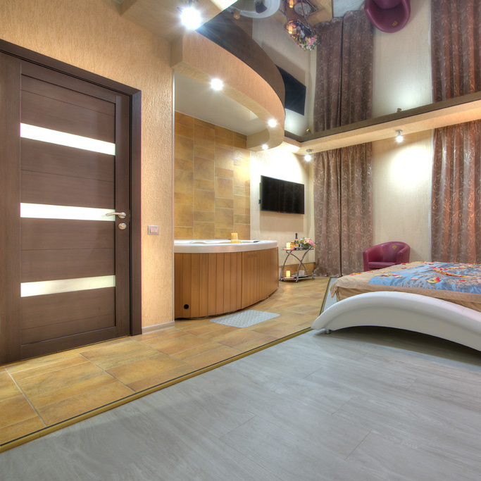 Изготовление и монтаж специализированных деревянных дверей в гостинице Alex Hotels